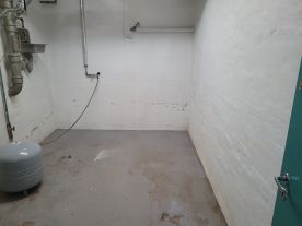 15m2. opvarmet lille lager/depot med adgang til toilet.